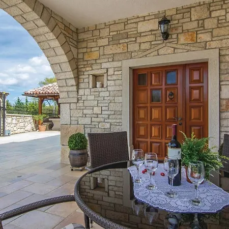 Amazing In Holiday home Modrusani